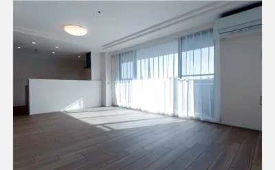 ネバーランド千里古江台 301号室のリビング1